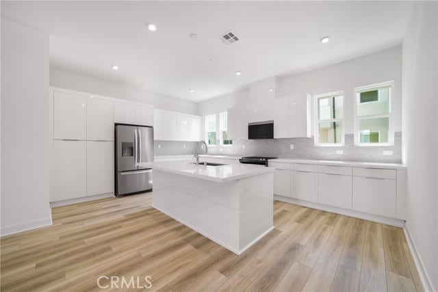 1106 West Bushell