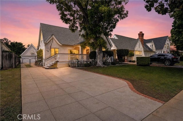311 North Almansor