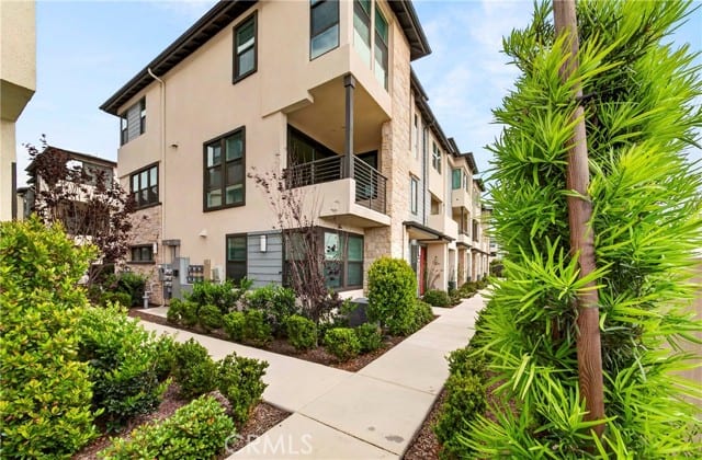 2961 West Lincoln