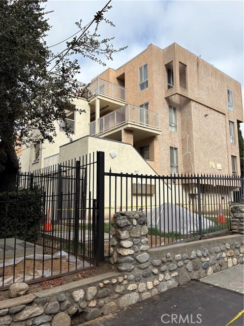 1095 North Raymond, Pasadena, CA 91103