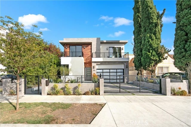 454 S HOLT Avenue