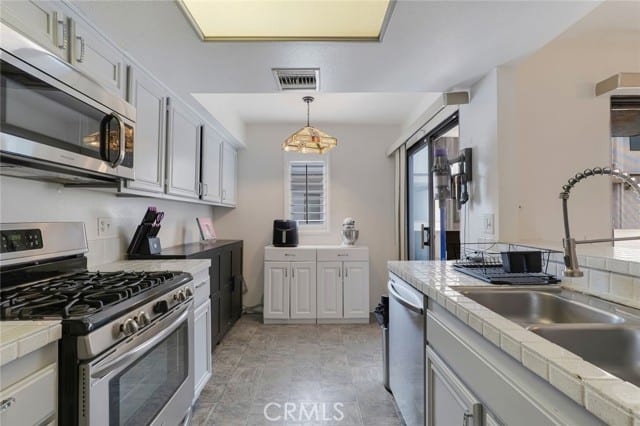 10231 Independence, C17, Chatsworth, CA 91311