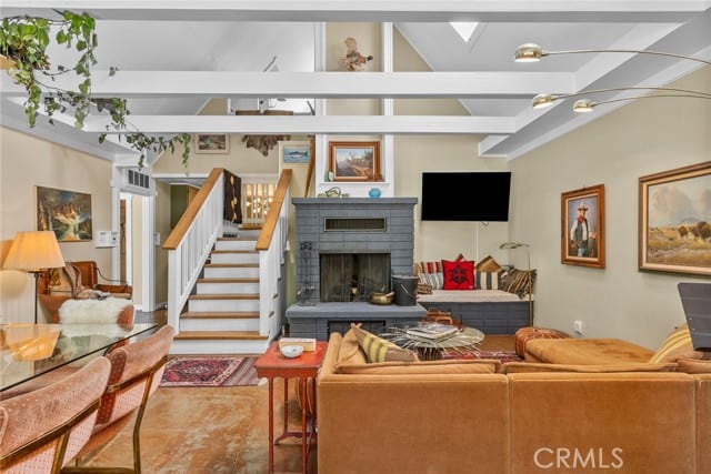 2157 Mariposa Lane