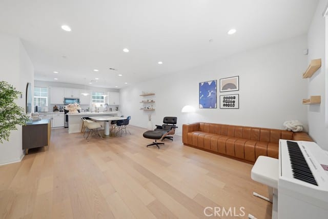 6931 Magnolia