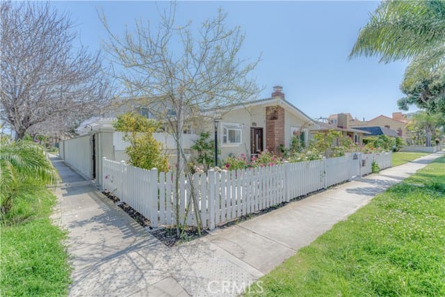 526 17th Street, Huntington Beach, CA 92648