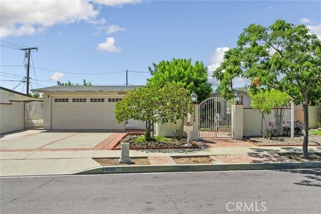 1146 West Claredge