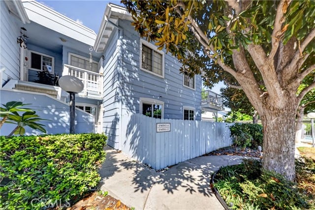 7025 Glade Ave., 2, Canoga Park, CA 91303