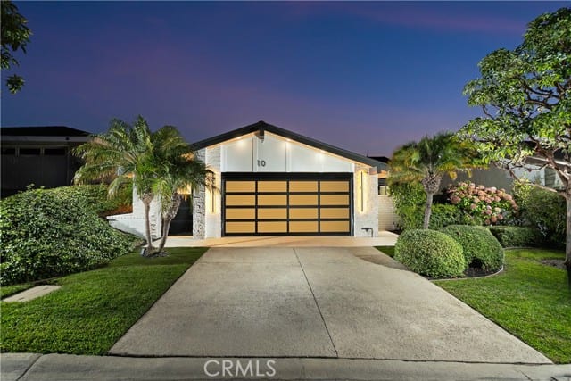 10 White Water Drive