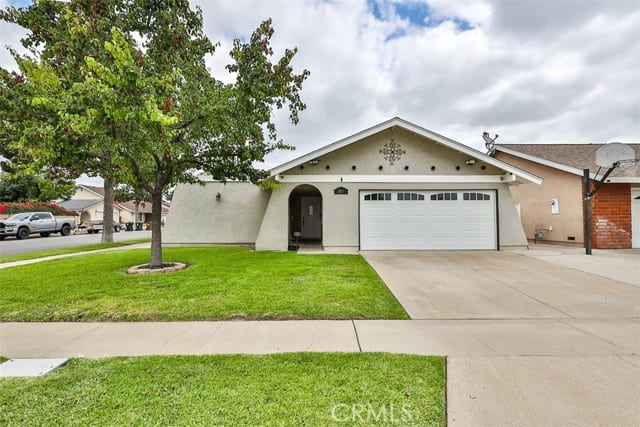 5017 East Holbrook