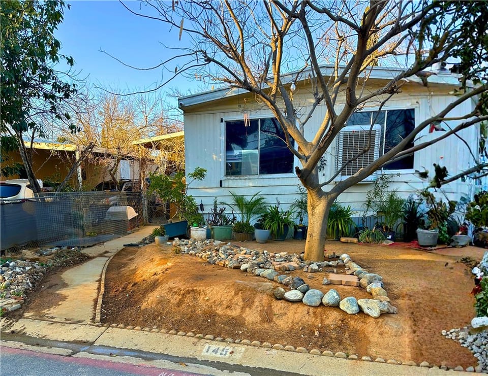 1425 CHERRY AVE