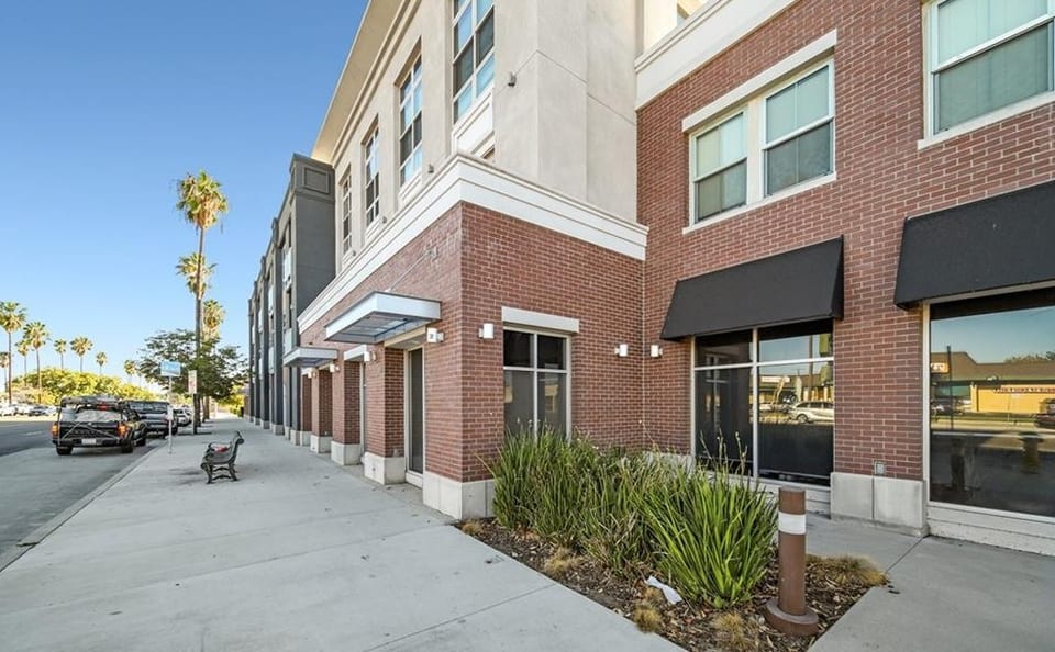 801 South Anaheim Boulevard