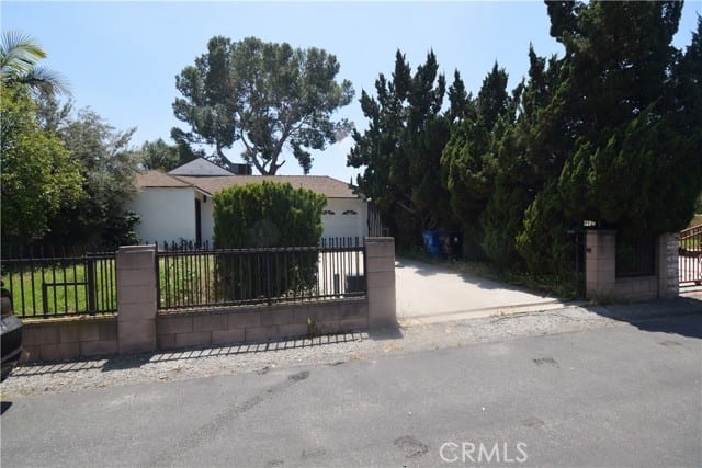 9930 Saticoy Street, Burbank, CA 91504
