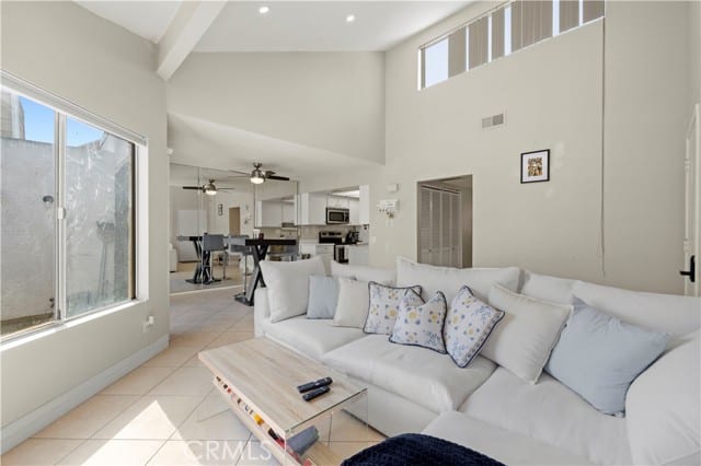 18408 Hatteras Street, 44, Tarzana, CA 91356