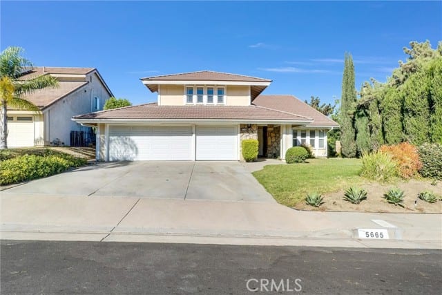 5665 East Calle Canada