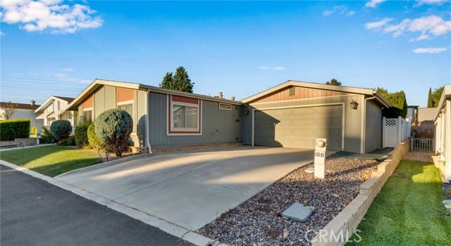 10961 Desert Lawn