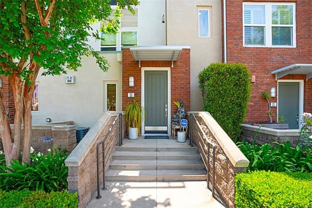 23 Brownstone Way
