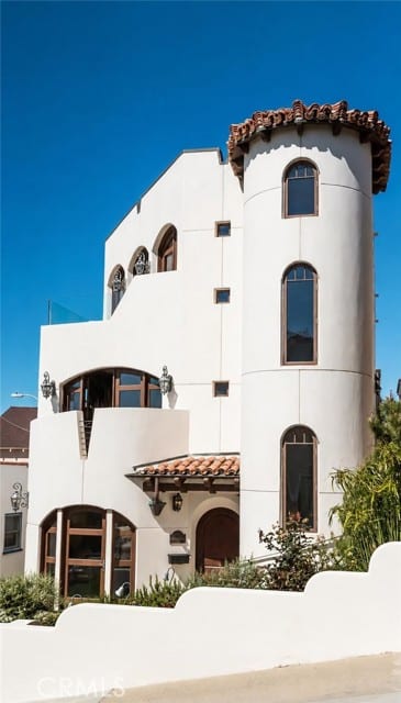 221 30th Street, Manhattan Beach, CA 90266