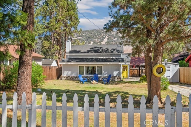 513 East Meadow Lane