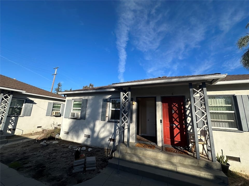 901 North San Gabriel Avenue