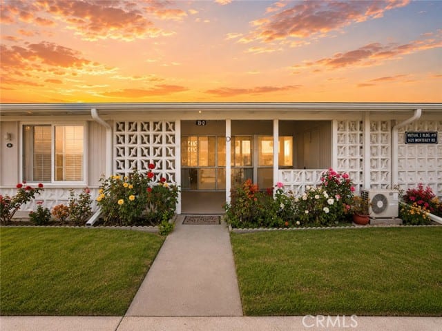 1621 Monterey Road, M2-19D, Seal Beach, CA 90740