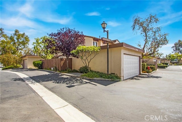 5629 E Avenida de Vientos