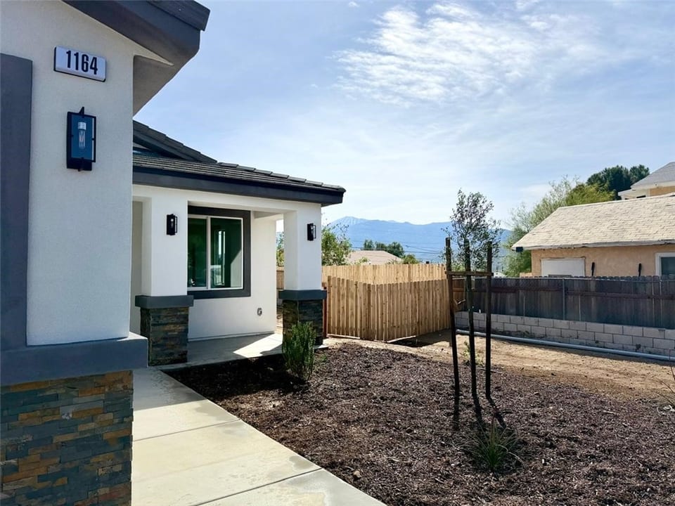 1164 North Hermosa Avenue
