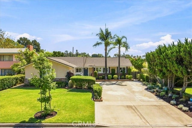 1034 North Soldano