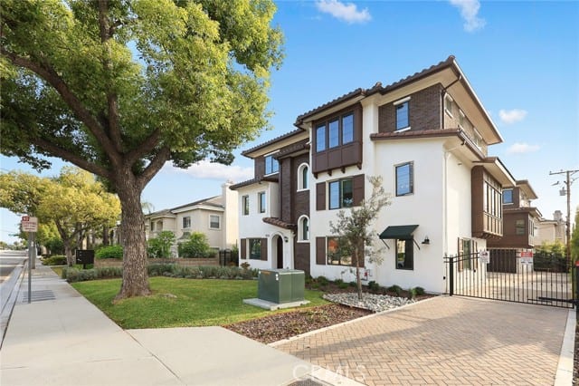 905 SUNSET BLVD