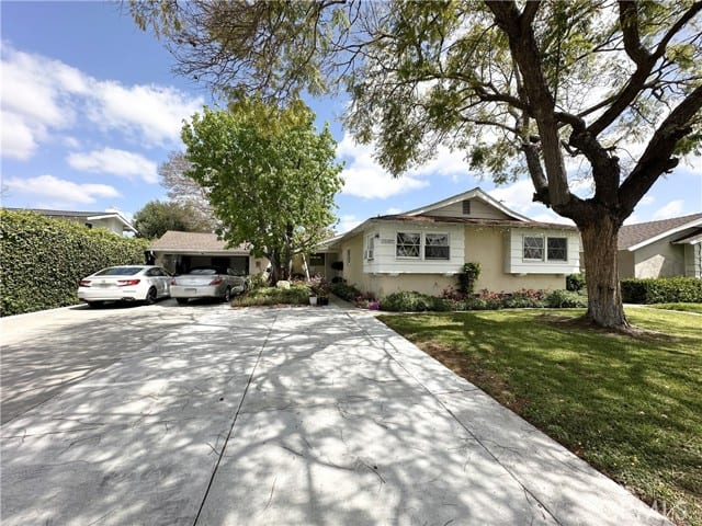 1587 West Cerritos Avenue