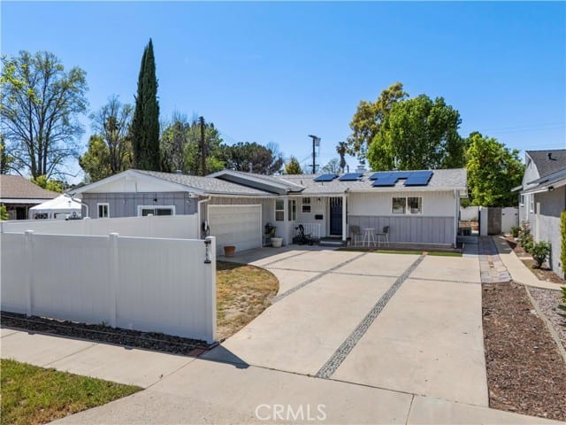 8353 Chimineas, Northridge, CA 91325