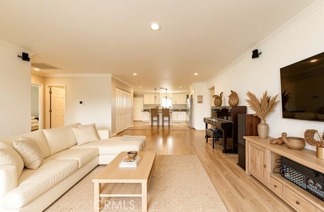 122 East El Norte