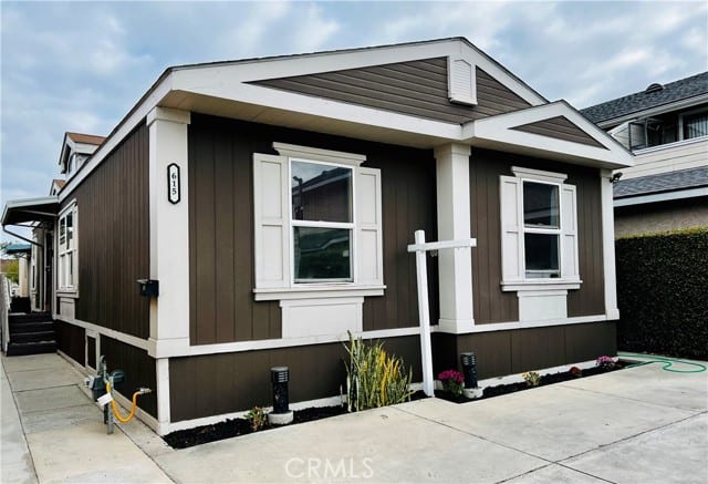 615 West Romneya