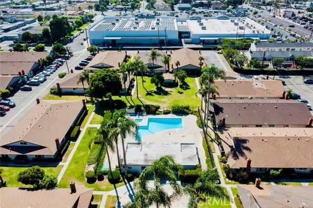 9166 Cerritos Avenue