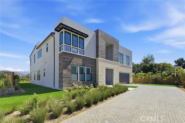 22801 Seaqua Circle, Chatsworth, CA 91311