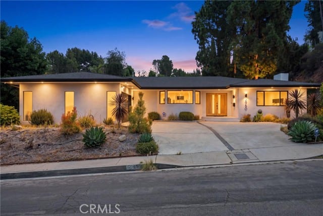 2950 Dona Emilia Drive, Studio City, CA 91604
