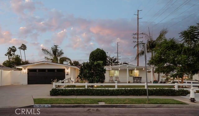 200 Wake Forest, Costa Mesa, CA 92626