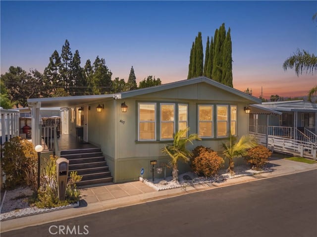 8811 Canoga