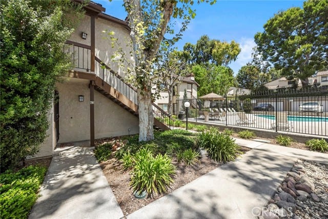 600 North Brea Boulevard