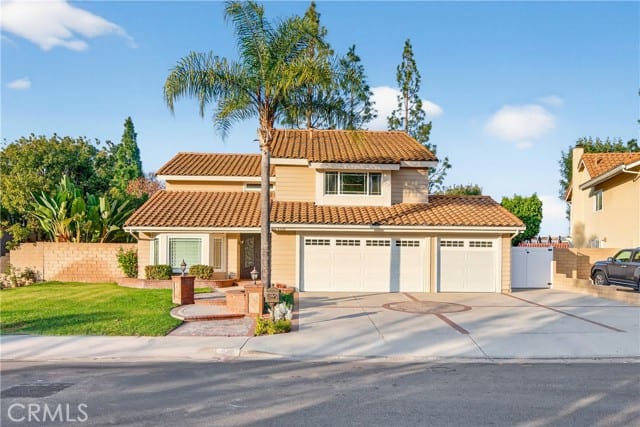 136 South Avenida Felipe