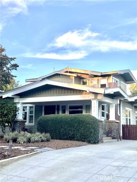 702 North Bushnell Avenue