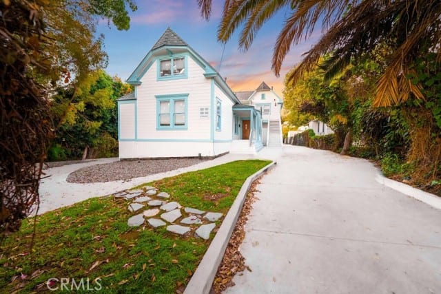 1033 East Santa Clara Street, Ventura, CA 93001