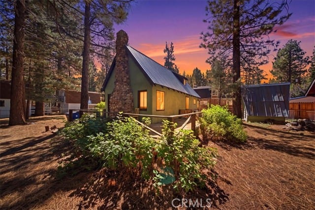 830 East Mountain View