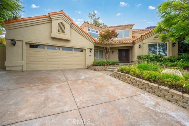 810 Fairway Vista