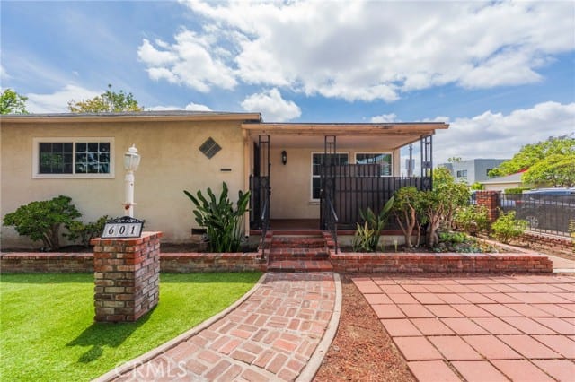 601 South Helena