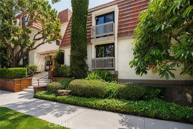 10470 Riverside