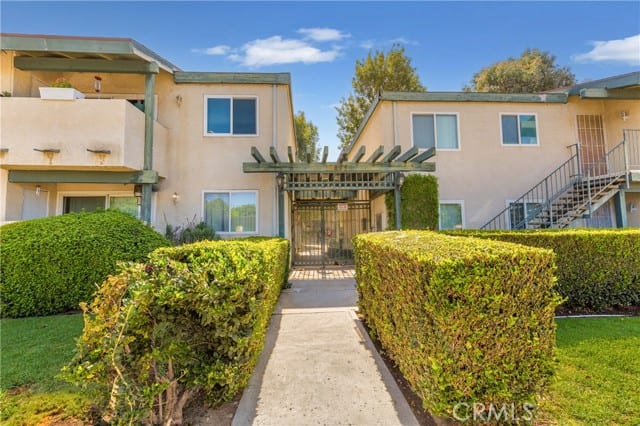 10636 Woodley Avenue