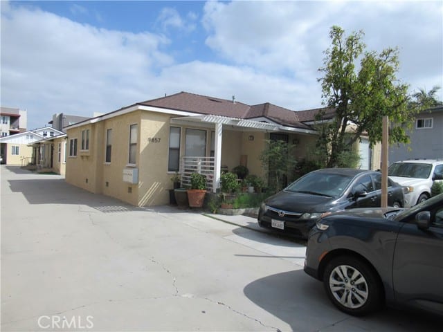 9857 Belmont