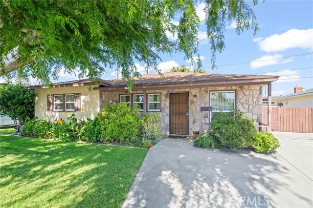 2553 West West Glenoaks Avenue