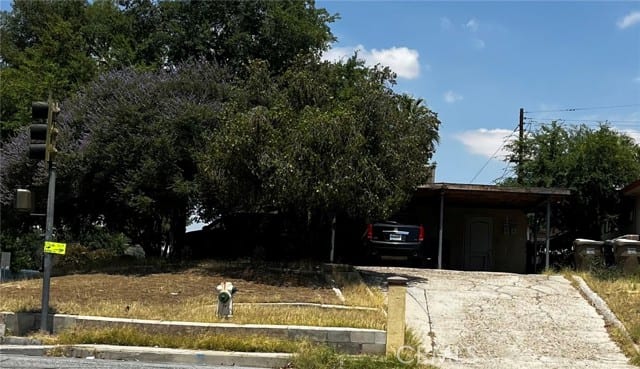 2200 COLLEGE Avenue