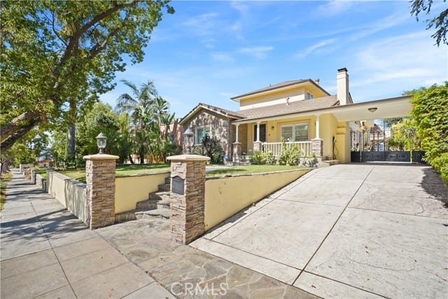 1025 E San Jose Ave